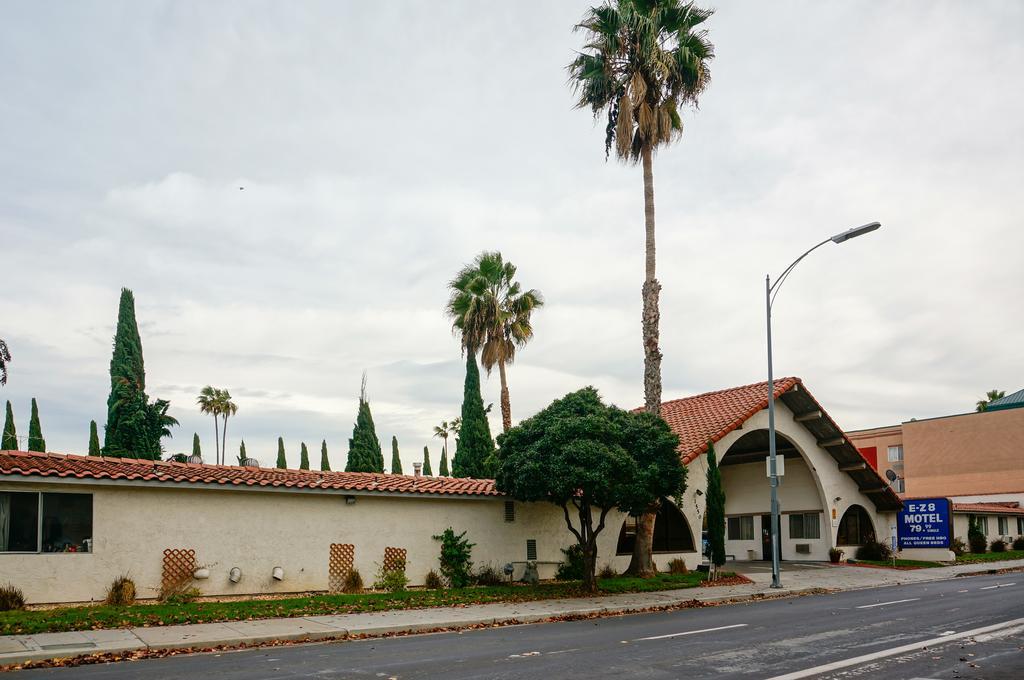 Ez 8 Motel San Jose I São José Exterior foto